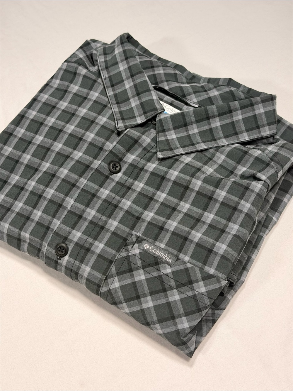 Columbia Men’s L Gray Black Plaid Stretch Long Sleeve Button Up Shirt